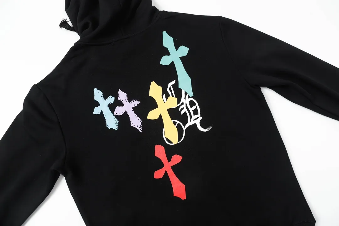 M28—P210 -Chrome Hearts/Chrome Hearts printed sweatshirt cardigan jacket -420 grams of high-density, high-quality wool, soft, delicate and skin-friendly, soft and silky to the touch, warm and skin-friendly -The hardware zipper accessories are all customized and full of details -Colour: black white -Size: S M L XL